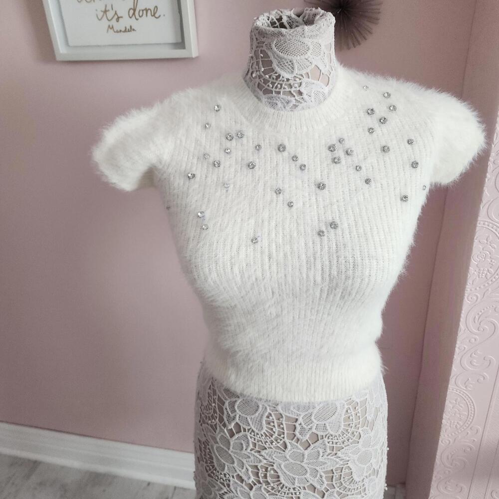NWOT MUSE soft fuzzy ivory short sleeve bling sweater XS beautiful